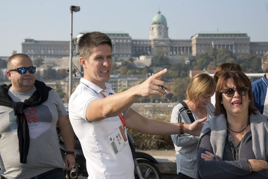 Budapest: Guided Walking Tour of Pest - Why a Walking Tour Works Better Than a Bus