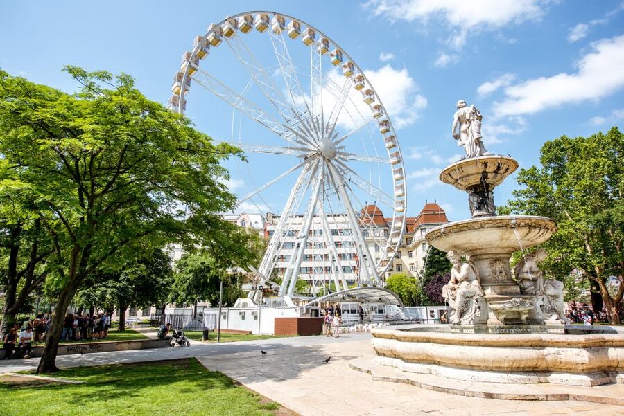 Budapest: Guided Walking Tour of Pest - Chain Bridge and the Danube Bank