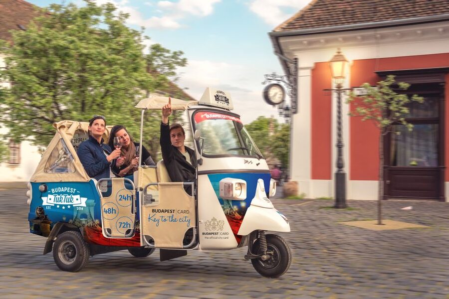 Budapest: Half-Day Exclusive Highlights Private Tour - Viewpoints, photo stops, and lesser-known corners