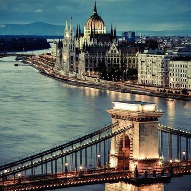 Budapest: Half-Day Highlights Small Group Private Tour - St. Stephen’s Basilica and central Pest