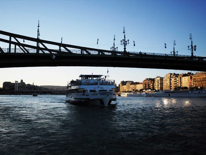 Budapest: Half-Day Highlights Small Group Private Tour - The Jewish Quarter and Great Market Hall