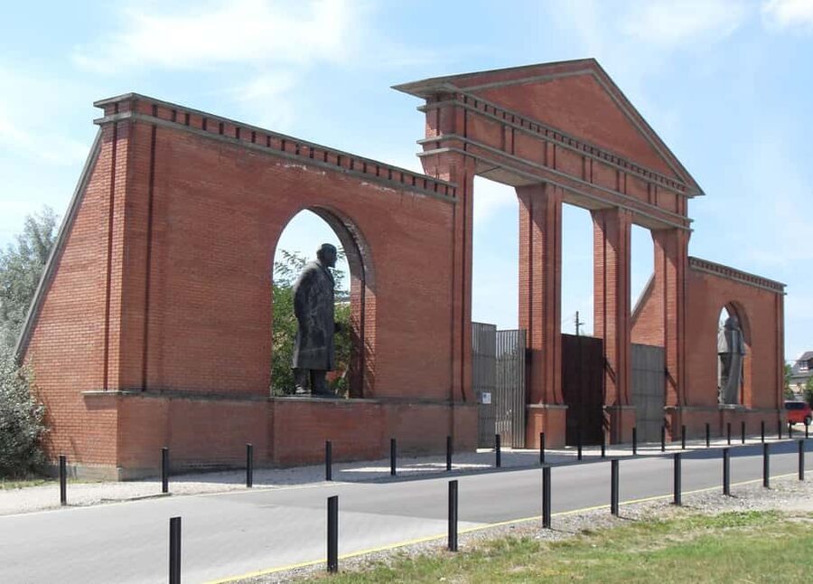 Budapest Half-Day Tour: Life Behind the Iron Curtain - Who should book this Budapest history tour?