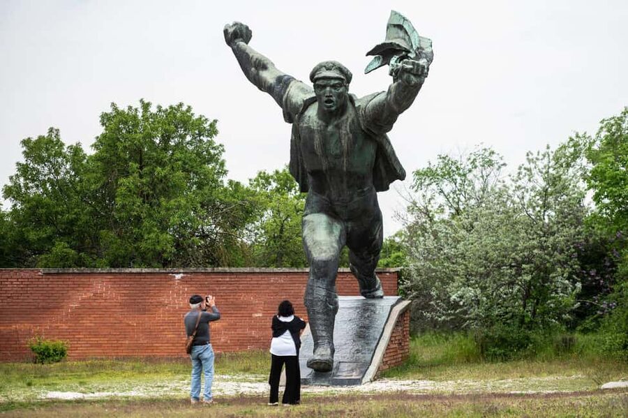 Budapest Half-Day Tour: Life Behind the Iron Curtain - Guide quality and language choices