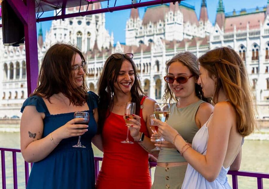 Budapest: Happy Hour Sightseeing Cruise - Key points to know before booking