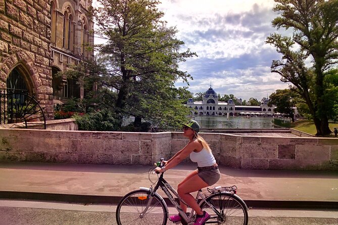 Budapest Highlights Bike Tour with a local guide - Starting at Rumbach Sebestyén Street