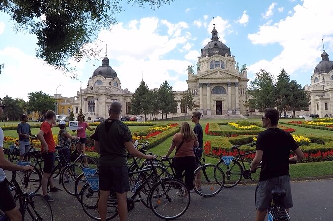 Budapest Highlights Bike Tour with a local guide - Crossing the Danube and facing the Chain Bridge question