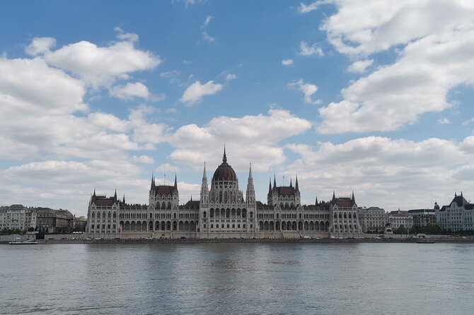 Budapest Highlights Private E-bike Tour - St. Stephen’s Basilica and Liberty Square