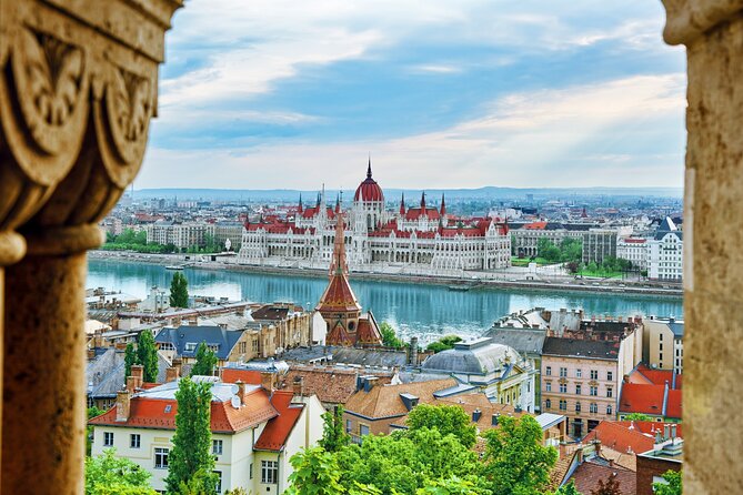 Budapest Highlights Self guided scavenger hunt and Walking Tour - Chain Bridge introduces Budapest’s river crossing