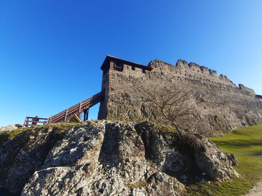 Budapest Hike to Visegrád Castle w or wo Sauna/Danube beach - Who should book this day?