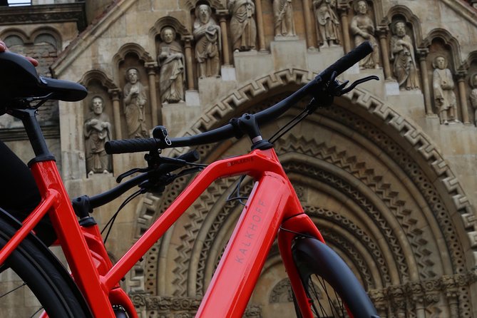 Budapest: Historic Downtown ride on E-Bicycles Buda & Pest - Starting in the Jewish District near Gozsdu Udvar