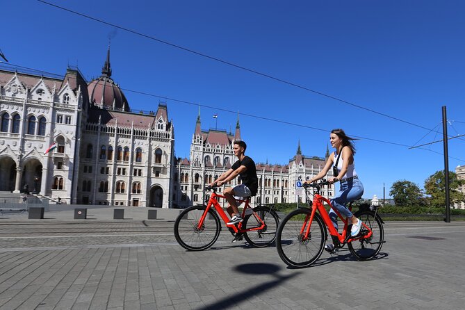 Budapest: Historic Downtown ride on E-Bicycles Buda & Pest - E-bike power on Castle Hill