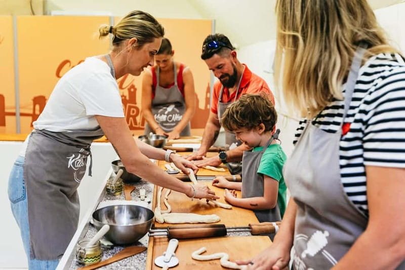 Budapest: Hungarian Chimney Cake Workshop in the City Center - Key points at a glance