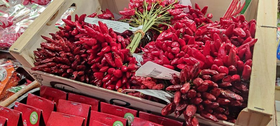 Budapest: Hungarian Cuisine in the Market Hall (german) - Meeting your guide at Csarnok tér