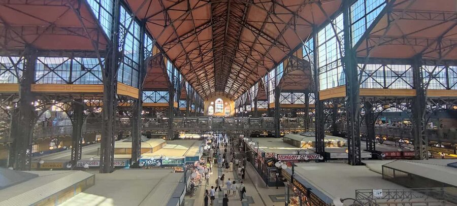 Budapest: Hungarian Cuisine in the Market Hall (german) - Honey, chocolate, strudel, and traditional sweets