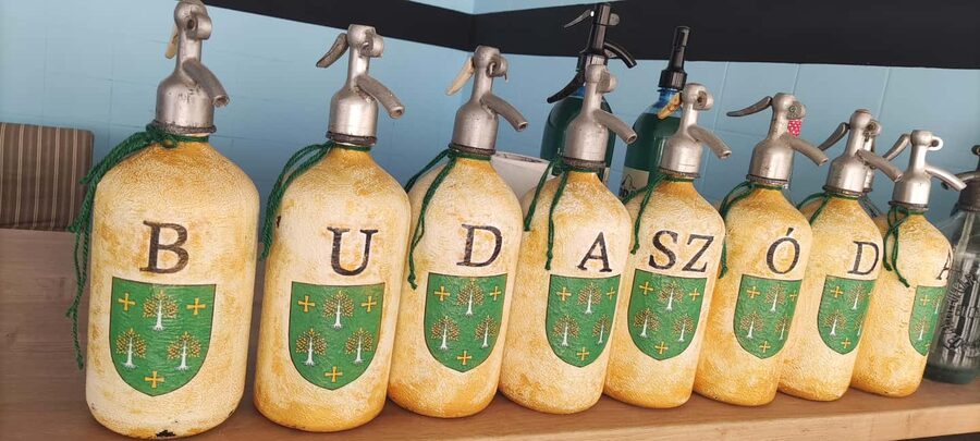 Budapest: Hungarian Cuisine in the Market Hall (german) - Wine, Unicum, and homemade syrup