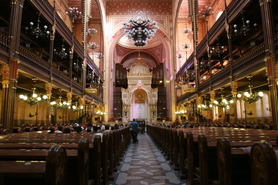 Budapest: Jewish Heritage Guided Tour with Synagogue Ticket - Inside the Dohány Street Synagogue