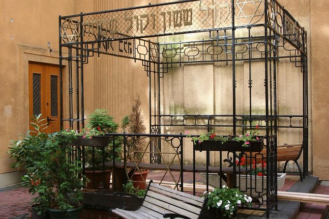 Budapest Jewish Heritage Memorial Walking Tour & Synagogue Entry - Memorials that put names and choices first