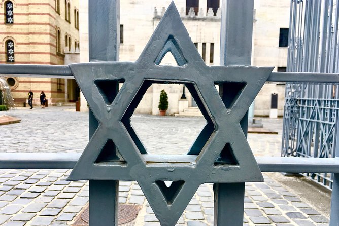 Budapest Jewish Heritage: Synagogues, Shoes, Secrets & Flódni - Walking through the 1944 ghetto