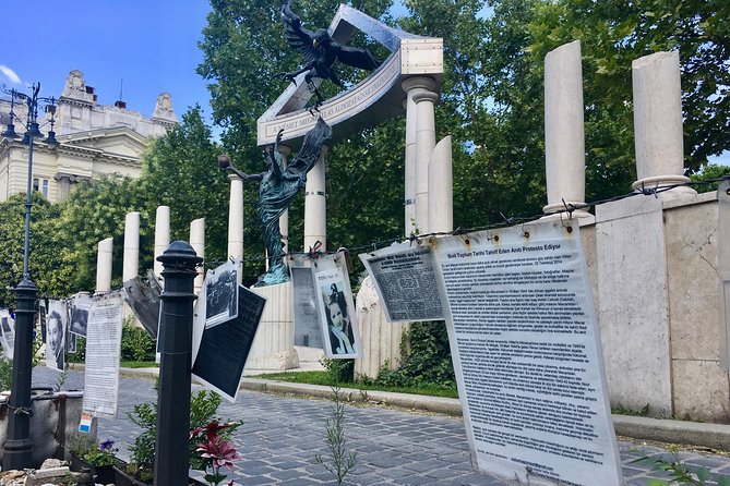 Budapest Jewish Heritage: Synagogues, Shoes, Secrets & Flódni - The guides make the biggest difference