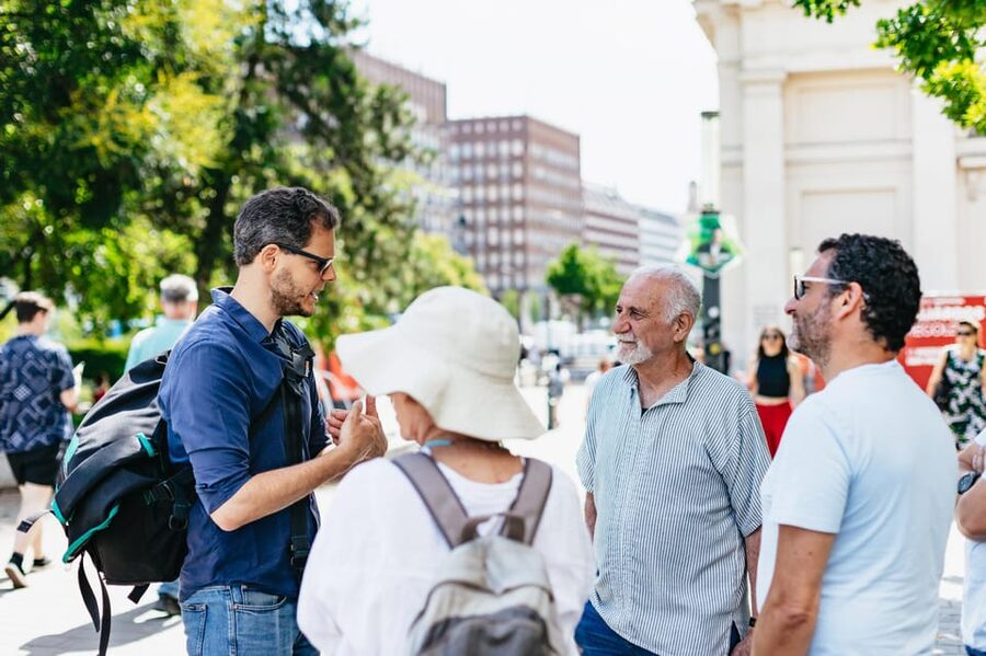 Budapest: Jewish History Guided Walking Tour with Historian - Gozsdu Passage, Street Art, and the Modern Quarter