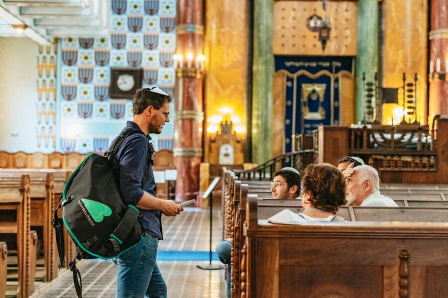 Budapest: Jewish History Guided Walking Tour with Historian - Flódni and a Short Café Break