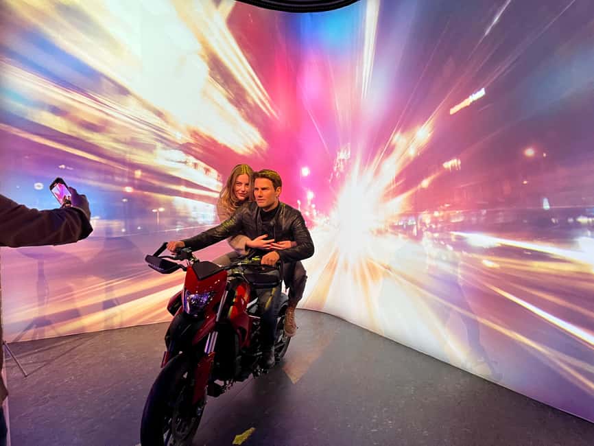 Budapest: Madame Tussauds Entry Ticket - Photo stations that keep you moving