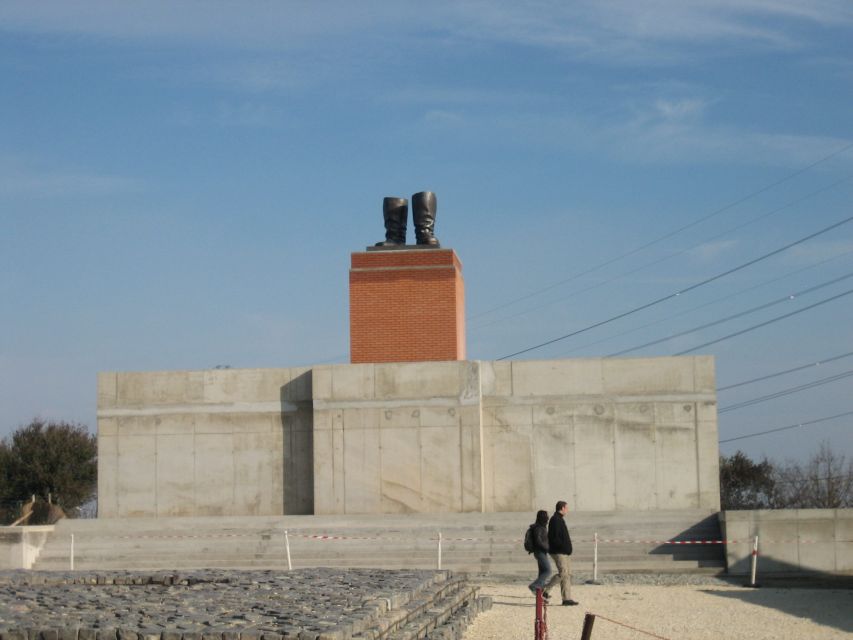 Budapest: Memento Park and Icons of Communism Guided Tour - What the return journey adds