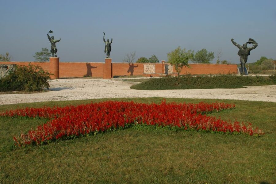 Budapest: Memento Park Ticket - Stalin’s Grandstand sets the tone