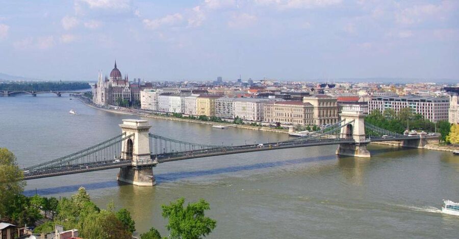 Budapest: Multilingual Highlights Tour - Liberty Square and the difficult chapters