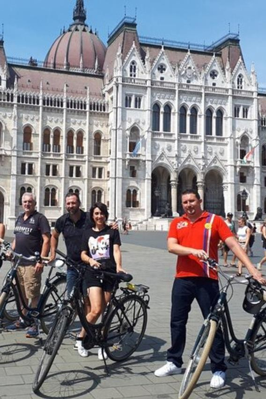Budapest : Must-see attractions walking tour - The Danube Embankment and Budapest’s great view