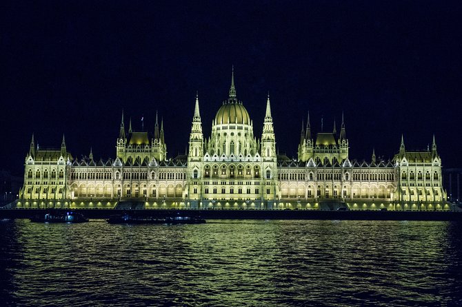 Budapest Night Walking Tour with Danube River Cruise - Why Budapest at night works so well