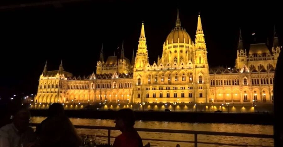Budapest: Night Walking Tour with River Cruise and Wine - Meeting at the Hungarian State Opera House