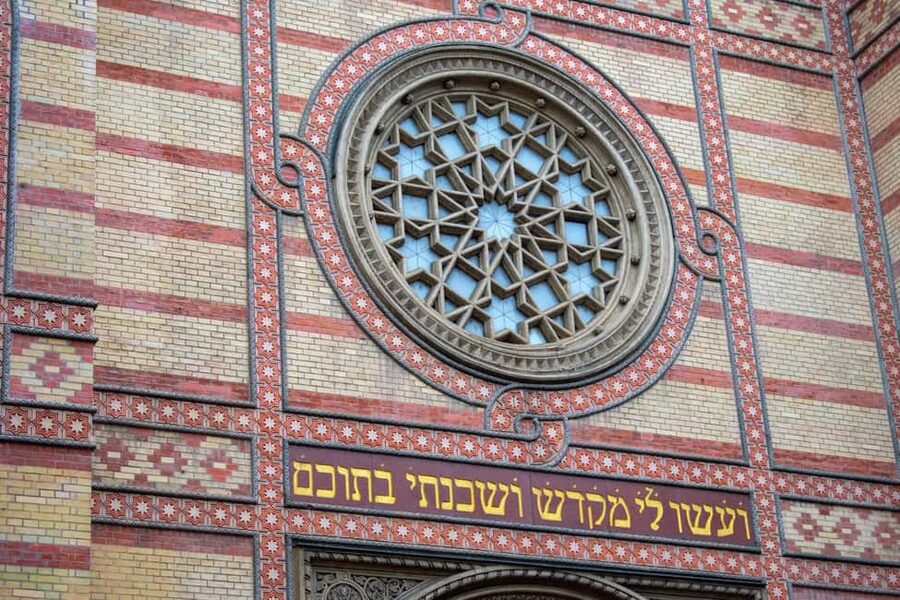 Budapest Old Jewish Quarter History Private Walking Tour - Meeting the guide near the Sissi Statue