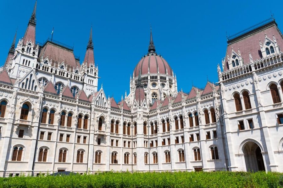 Budapest Old Town and Top Attractions Private Walking Tour - The two-hour pace and practical preparation