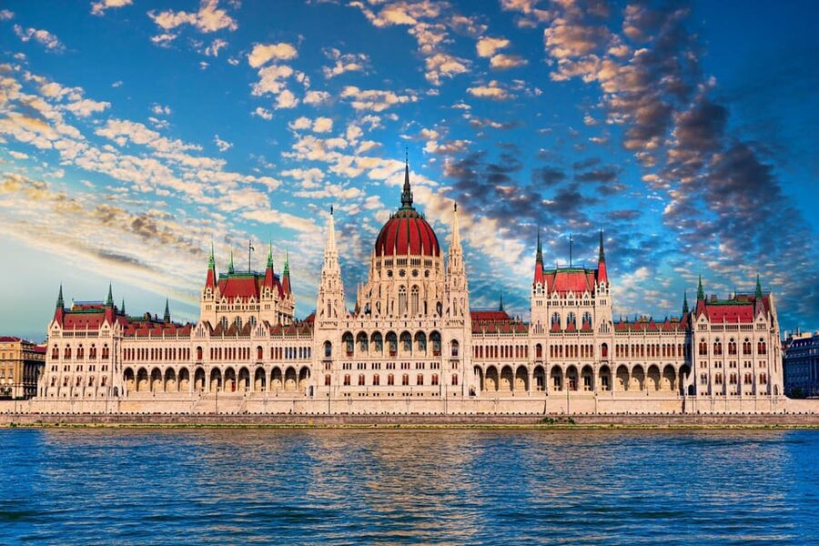 Budapest Old Town and Top Attractions Private Walking Tour - Walking beside the Danube to the iron shoes