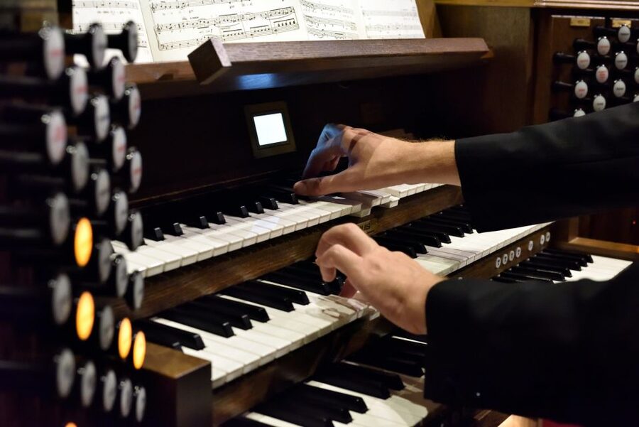 Budapest: Organ Concert in St. Stephen's Basilica - A program that moves from Mozart to Bach