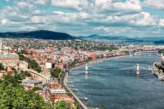 Budapest Overview Private tour - Crossing Chain Bridge Into Buda