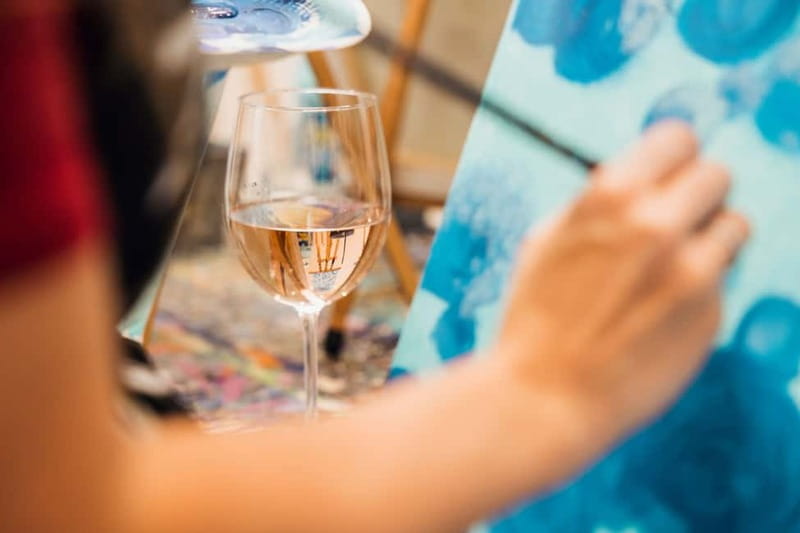Budapest: Paint and sip experience - Key points to know before booking
