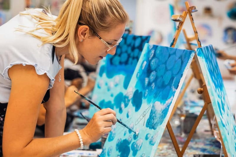 Budapest: Paint and sip experience - What happens during the 2.5-hour class