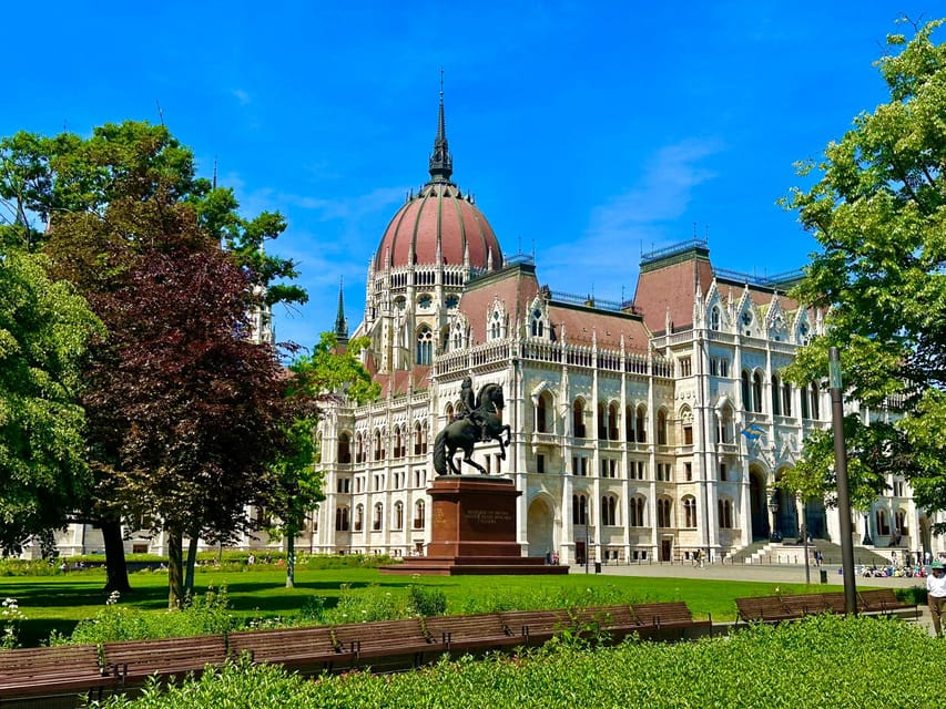 Budapest: Parliament Building Entry Ticket and Audio Guide - The Main Staircase sets the tone