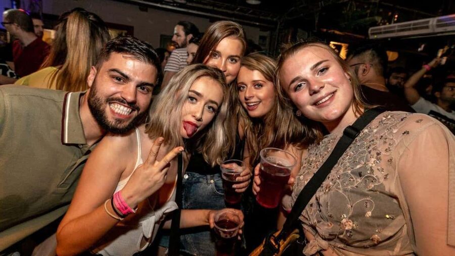 Budapest: Party District Bar-Hop with 2hr Unlimited Drinks - Finishing at Instant-Fogas with skip-the-line entry