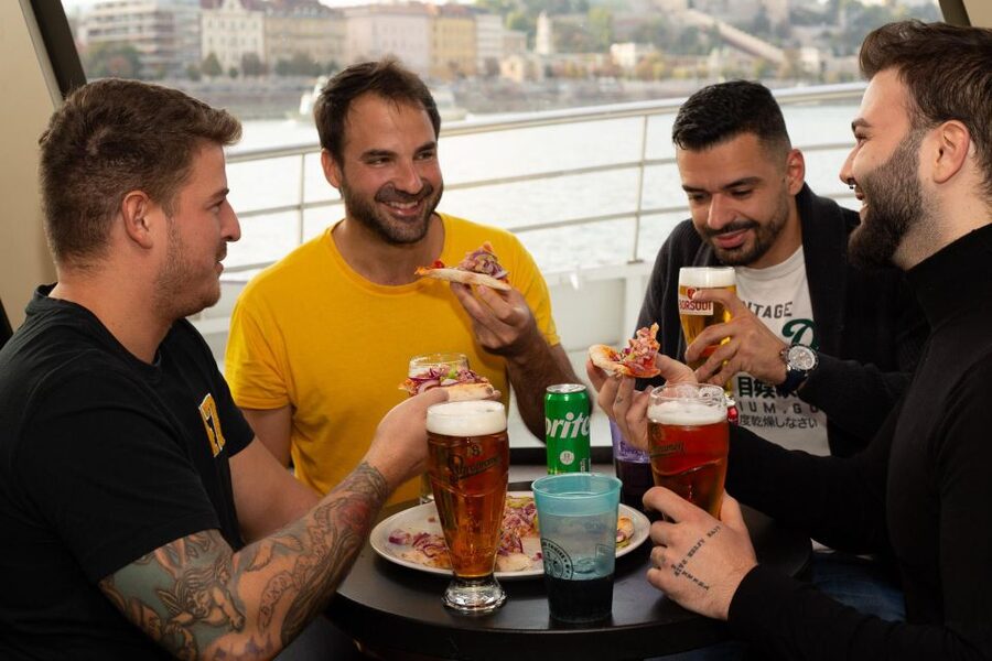 Budapest: Pizza Cruise - The pizza is more than a token meal