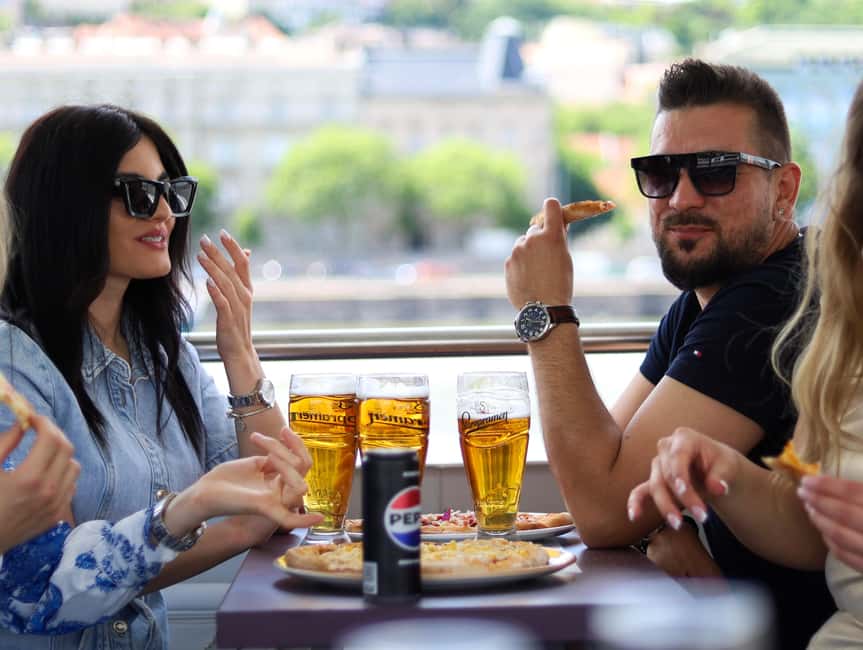 Budapest: Pizza Cruise - Drinks, service, and the important package detail