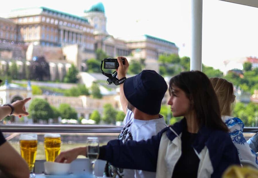 Budapest: Pizza Cruise - Indoor comfort or open-air views