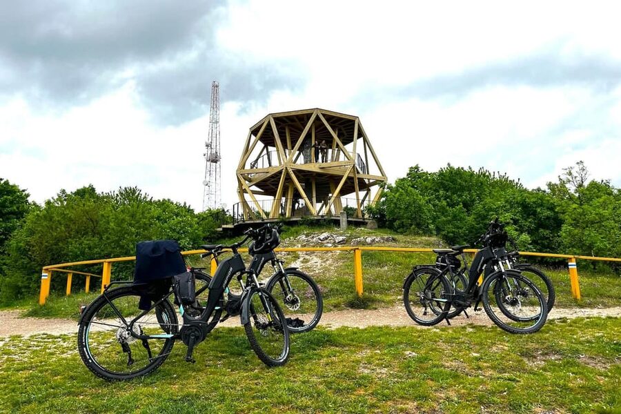 Budapest: Premium E-Bike Rental - Safety, comfort, and rider limits