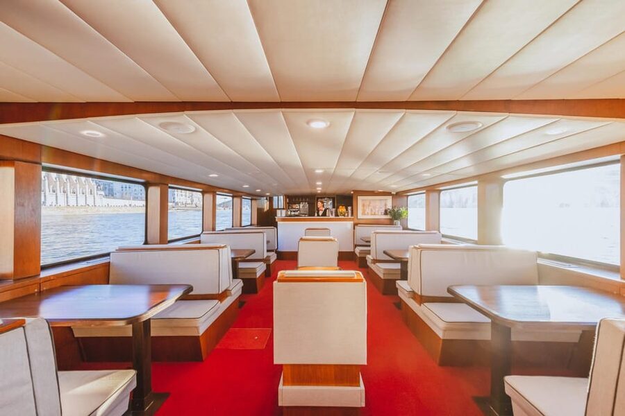 Budapest: Premium Sightseeing Cruise with Tokaj Frizzante - Why this short Danube cruise works