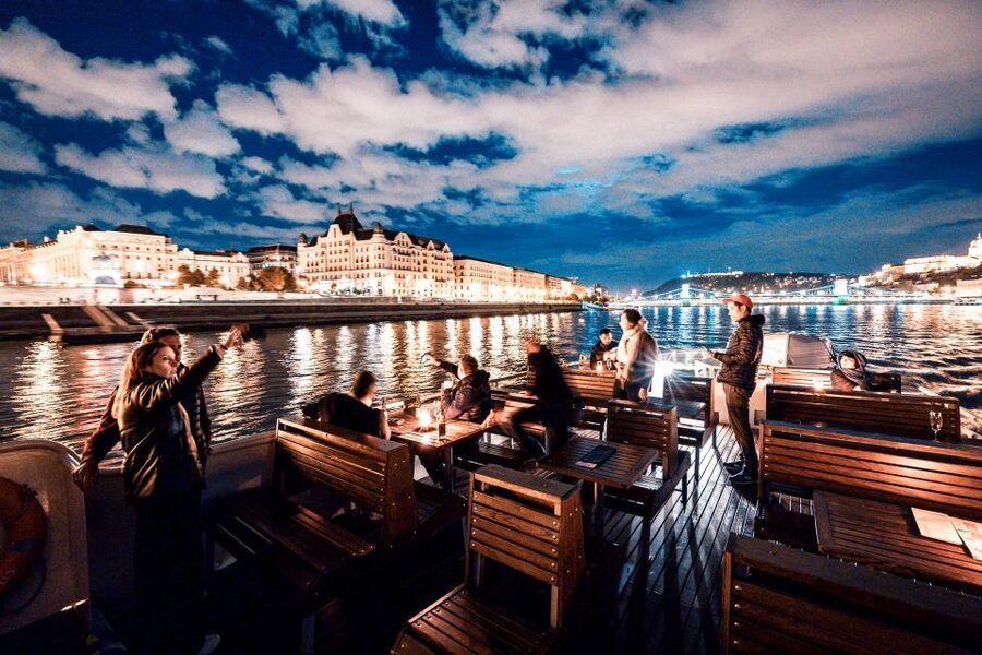 Budapest: Premium Sightseeing Cruise with Tokaj Frizzante - Liberty Statue and the southern riverfront