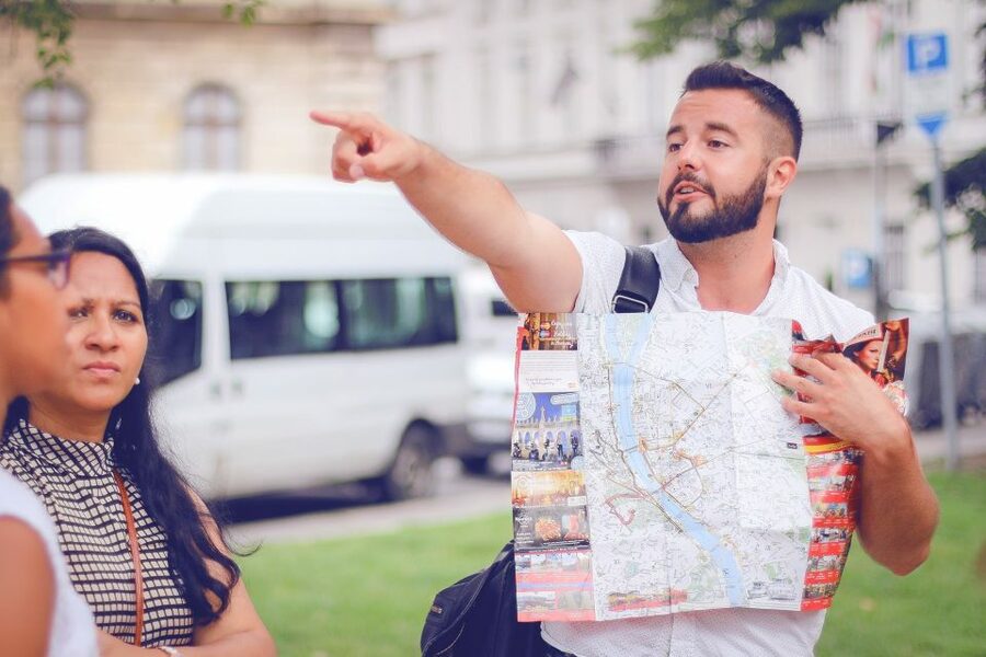 Budapest: Private 3-hour Guided City Tour by Bus - Starting with hotel pickup and a private vehicle