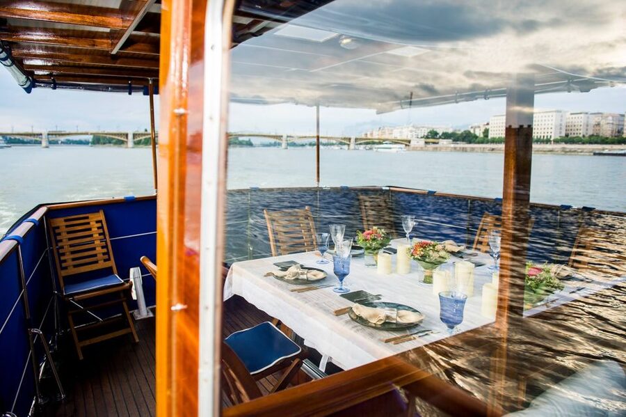 Budapest: Private Danube Yacht Cruise with Welcome Drink - Key points at a glance