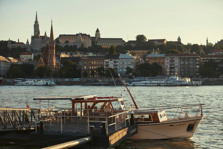 Budapest: Private Danube Yacht Cruise with Welcome Drink - What the $972 group price really buys